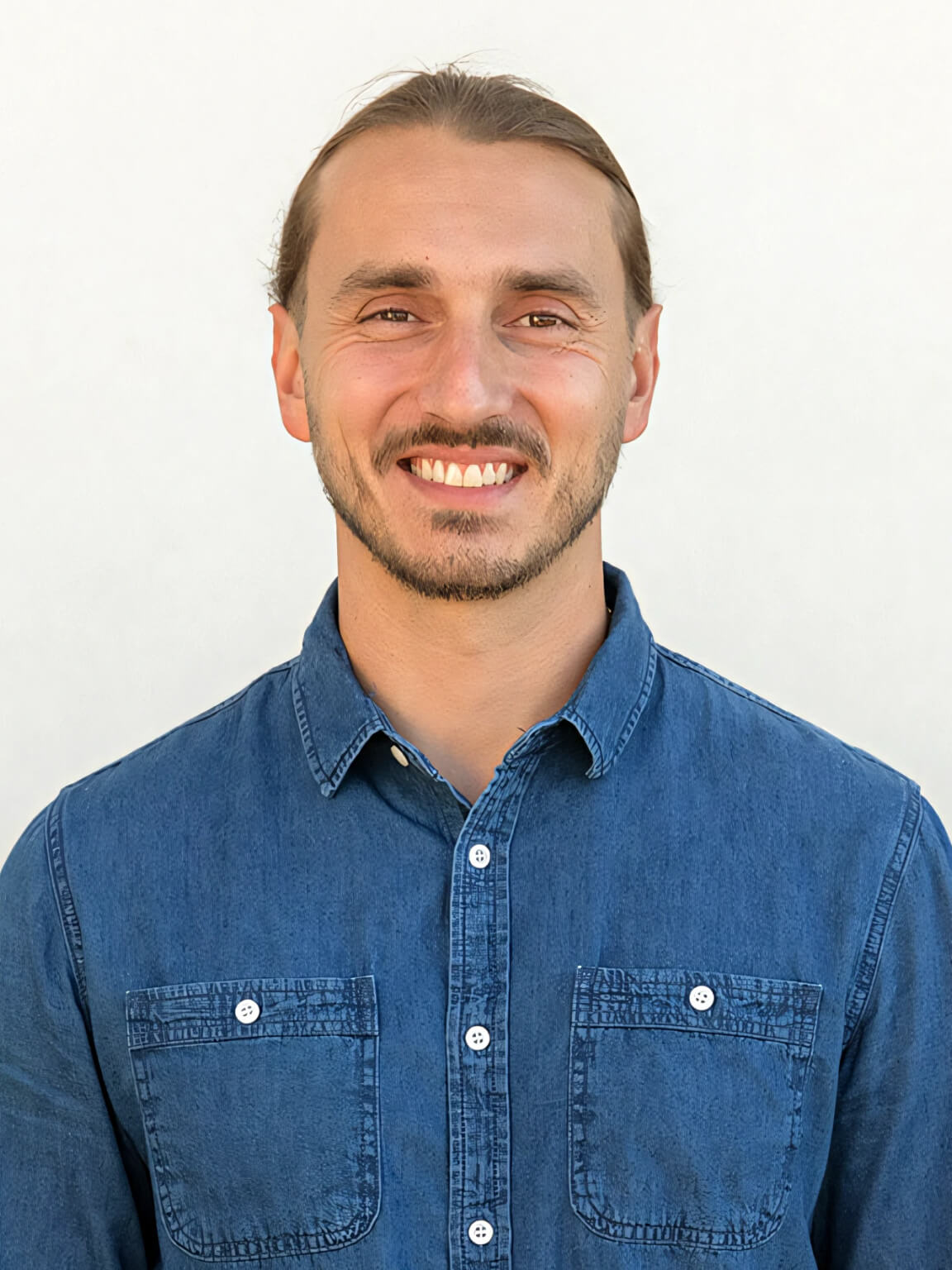 Headshot of Andrei